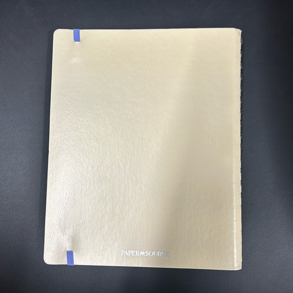 Brand new Paper Source 2024 Planner - Picture 2 of 10